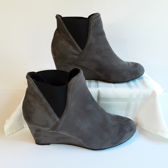 New Directions Gray "Suede" Pull On Wedge Ankle Bootie Cindy 9M - New Heel Caps - Picture 3 of 10